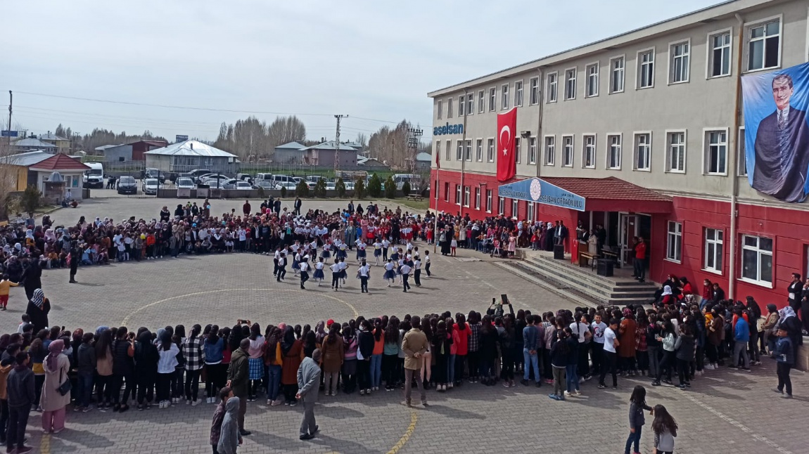 23 Nisan Ulusal Egemenlik ve Çocuk Bayramı okulumuzda büyük bir coşku ile kutlandı.